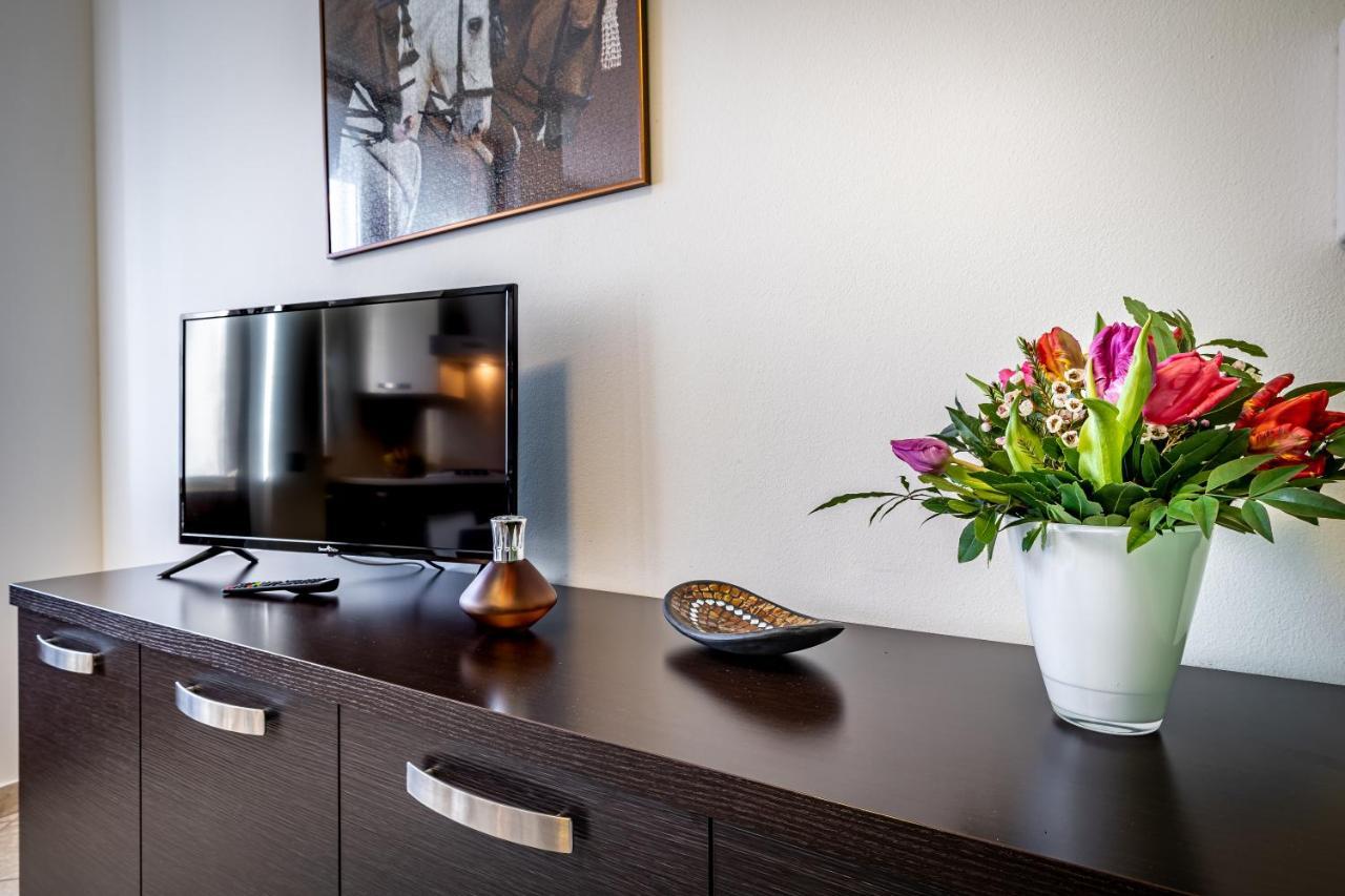 Residence Arianna Rosia Bagian luar foto