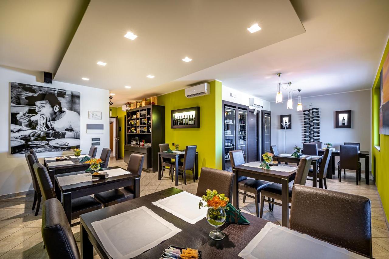 Residence Arianna Rosia Bagian luar foto