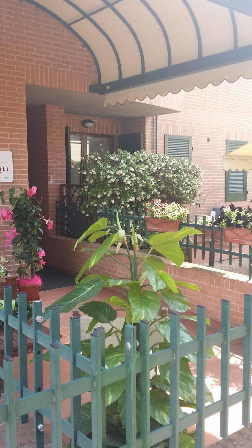 Residence Arianna Rosia Bagian luar foto